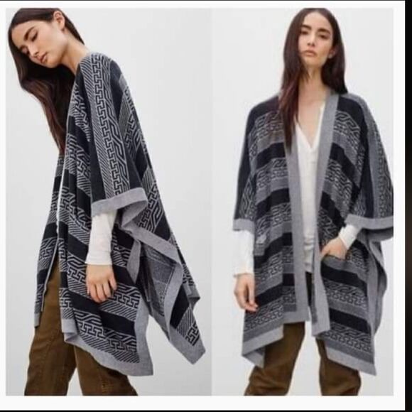 S/M Golden by TNA Roohan Sweater Poncho - Picture 2 of 7